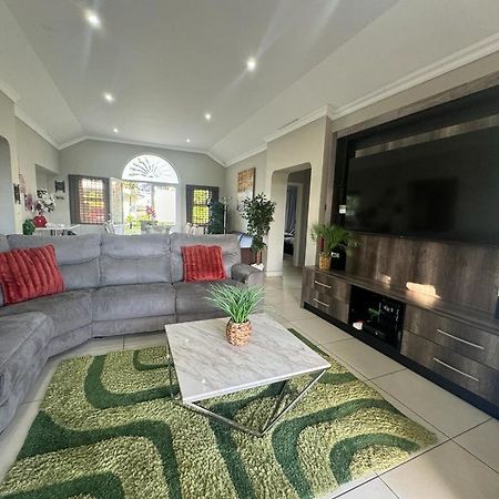 Villa Caylee Caribbean Estates - Ultra-Luxurious - Rimas Interiors Designs - Private Beachfront Escape - Premium Serviced For 8 Guests بورت إدوارد المظهر الخارجي الصورة